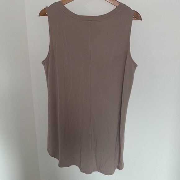 Basic Tank Top - Picture 4 of 5